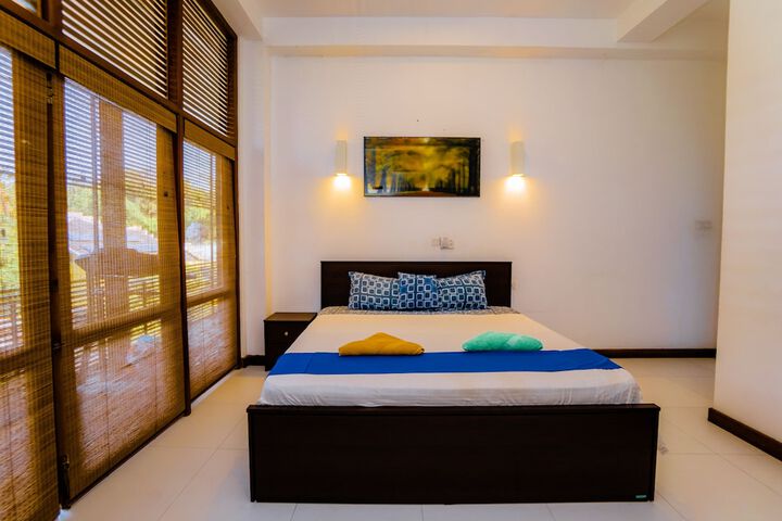 Room 2 of 6