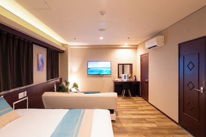 Room 4 of 23