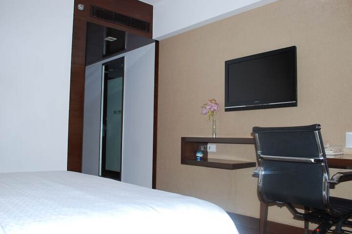 Room 8 of 35