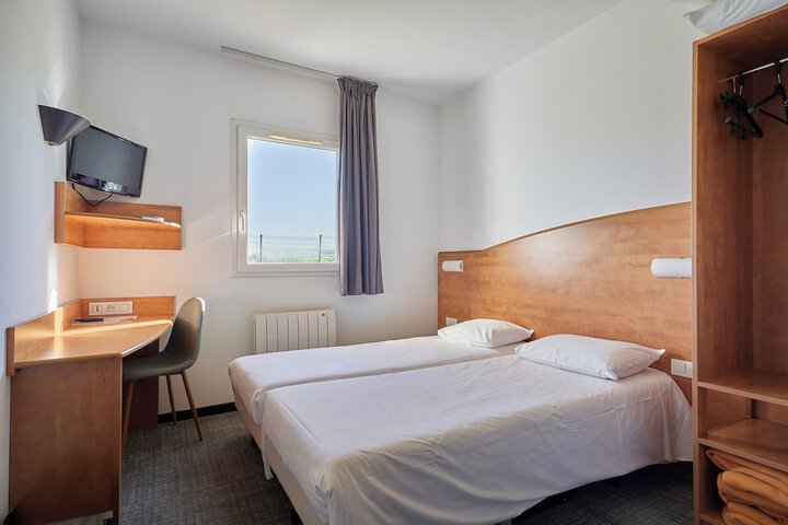 Room 44 of 92