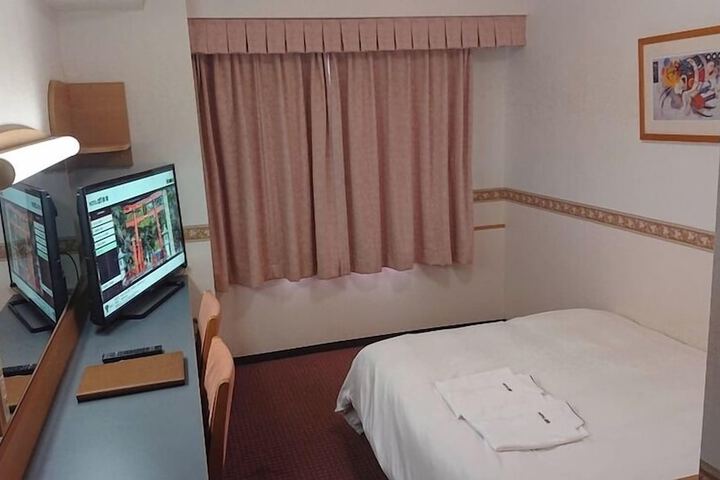 Room 3 of 6