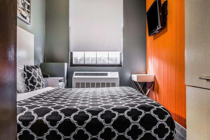 1 King Bed (6 of 6)