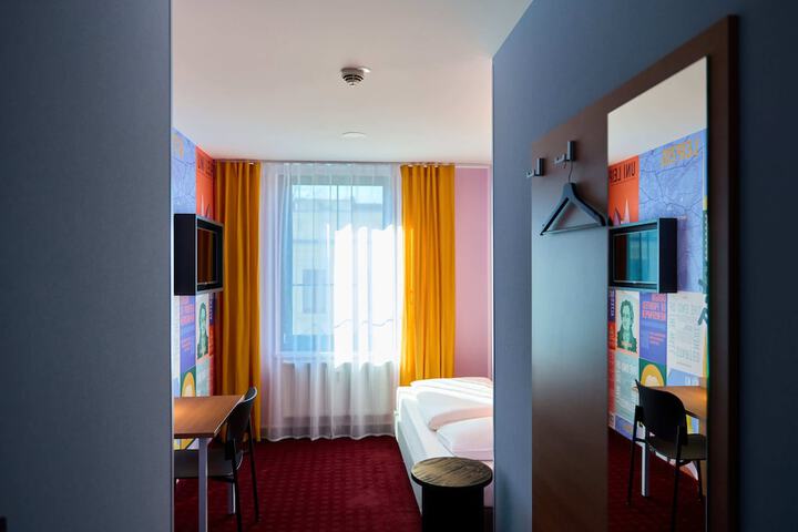 Room 7 of 51