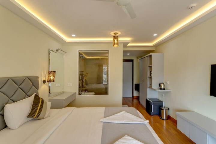 Room 12 of 66