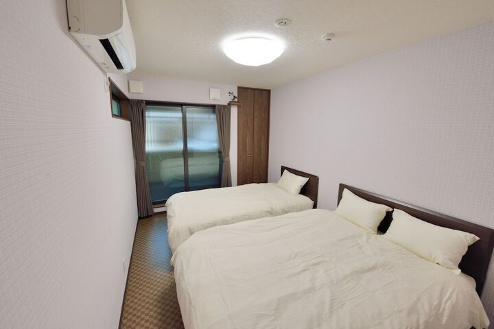 Room 5 of 48
