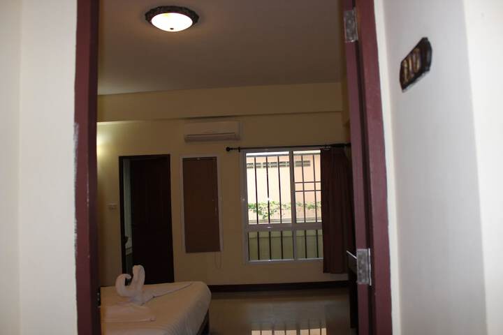 Room 6 of 60