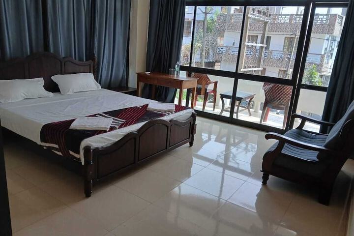 Room 4 of 11