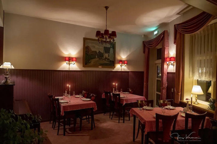 Dining 15 of 15