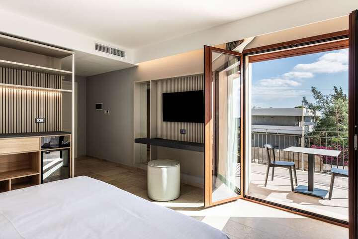 Room 9 of 27