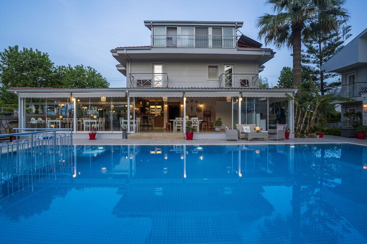 Pool 76 of 178