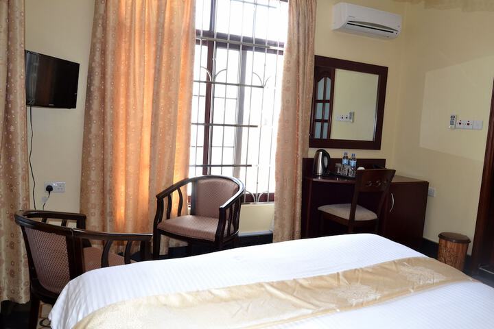 Room 4 of 43