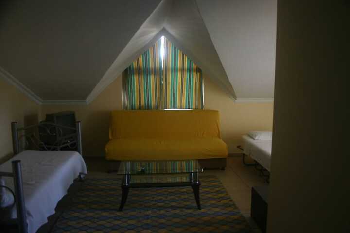 Room 6 of 16