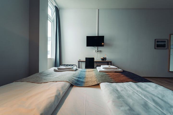 Room 27 of 123