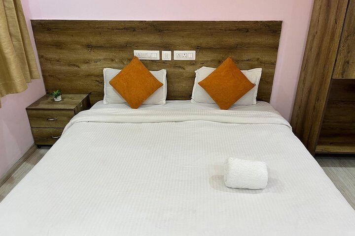 Room 5 of 38