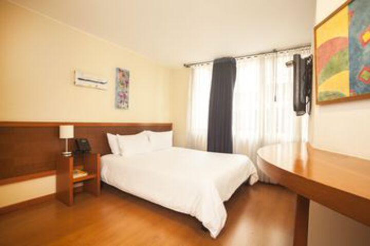 Room 11 of 19