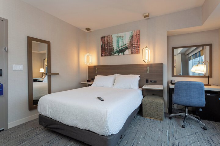 1 Queen Bed (11 of 11)