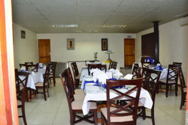 Dining 8 of 41
