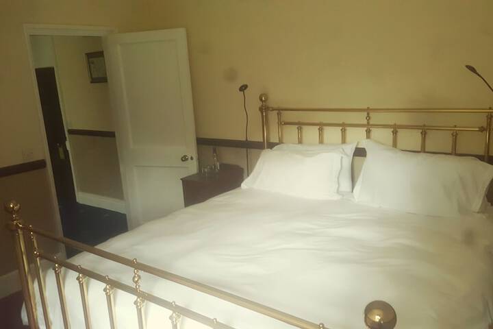Room 26 of 46