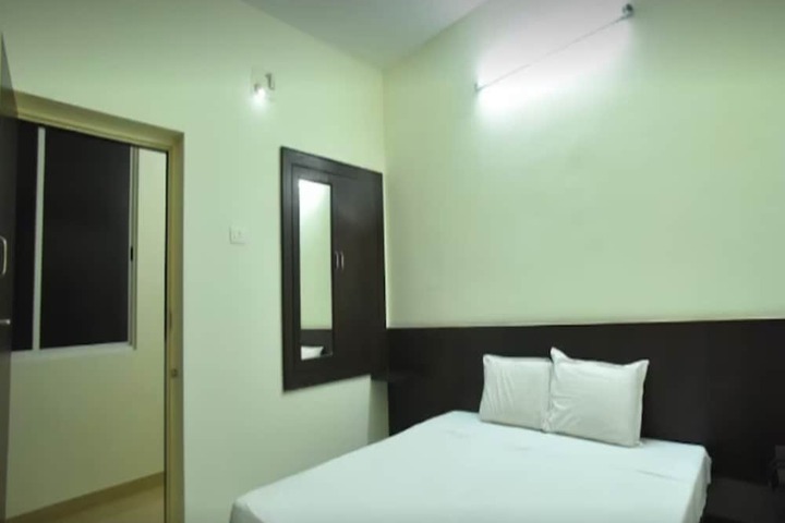 Room 4 of 17