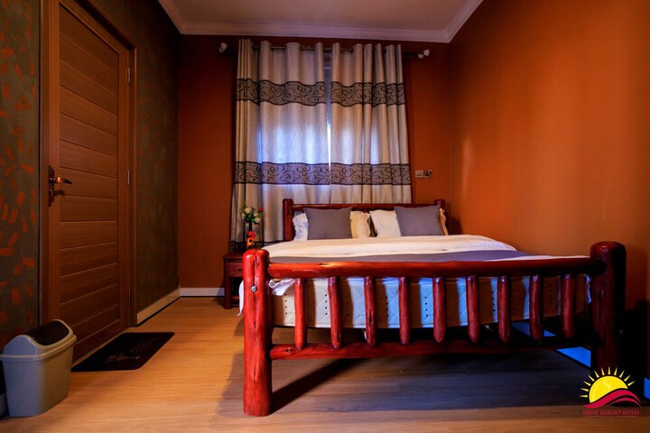 Room 47 of 86