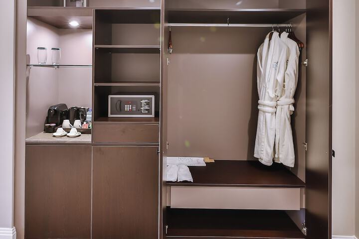 Room 13 of 89
