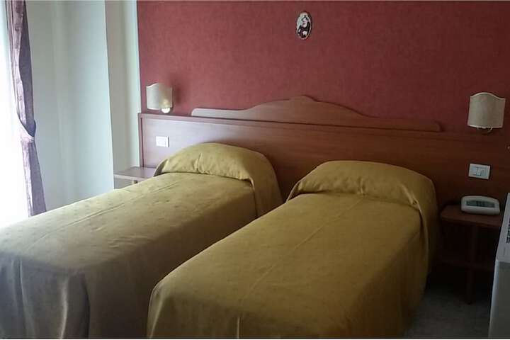 Room 6 of 53