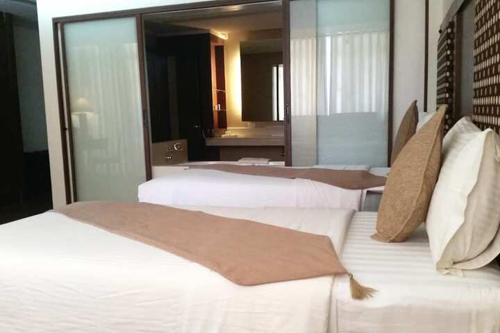 Room 10 of 51