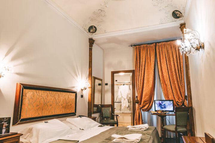 Room 46 of 98
