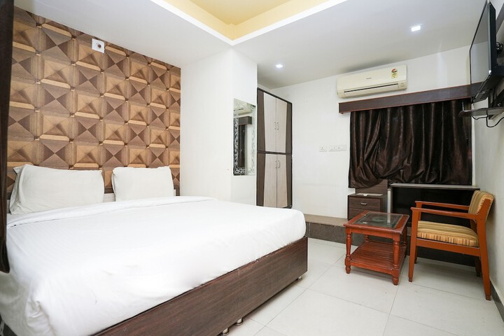 Room 10 of 33