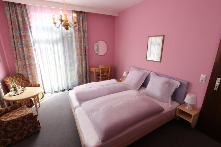 Room 6 of 38