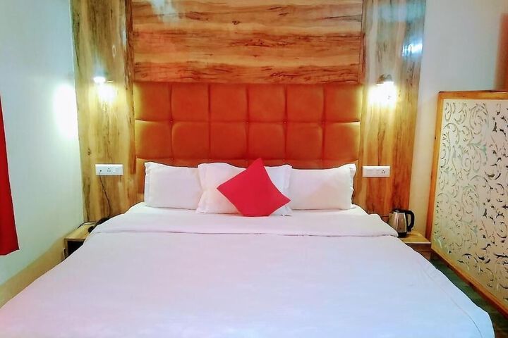 Room 2 of 7