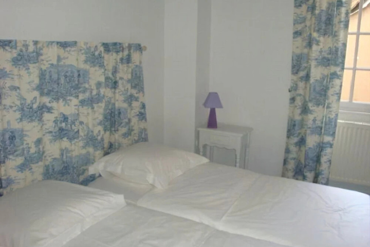 Room 6 of 18