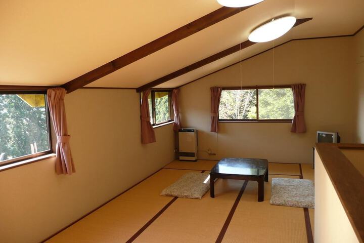 Room 3 of 40