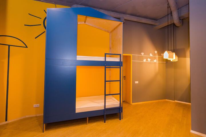 Room 17 of 48