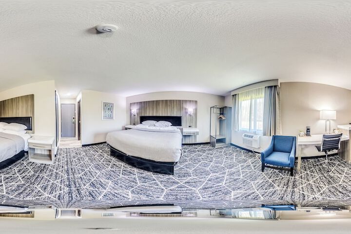 1 King Bed (10 of 16)