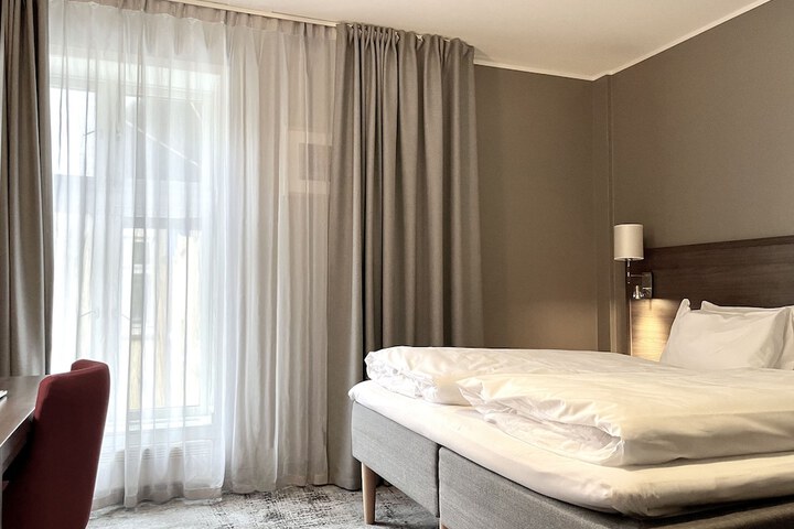 Room 12 of 26