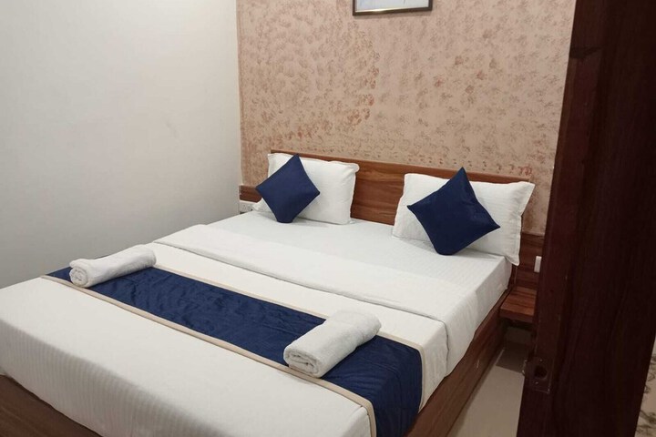 Room 10 of 20