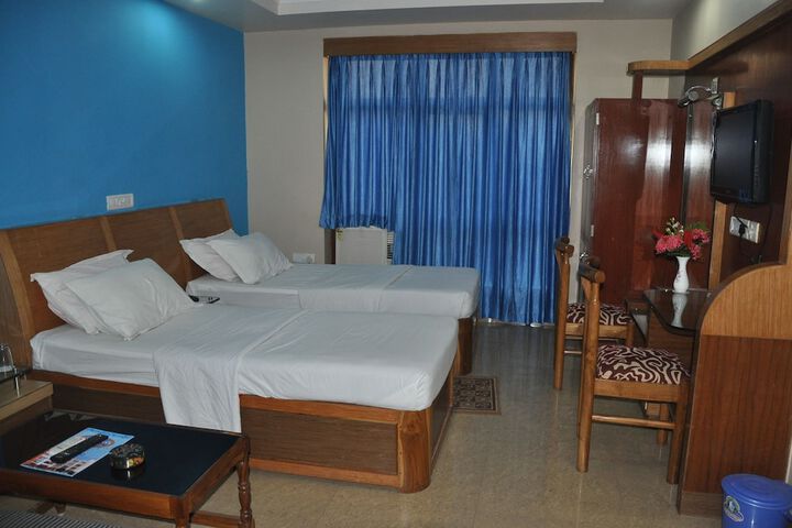 Room 7 of 18