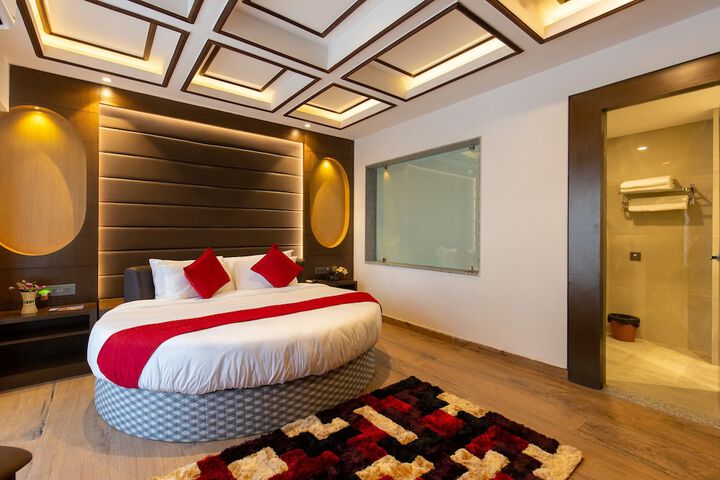 Room 12 of 60