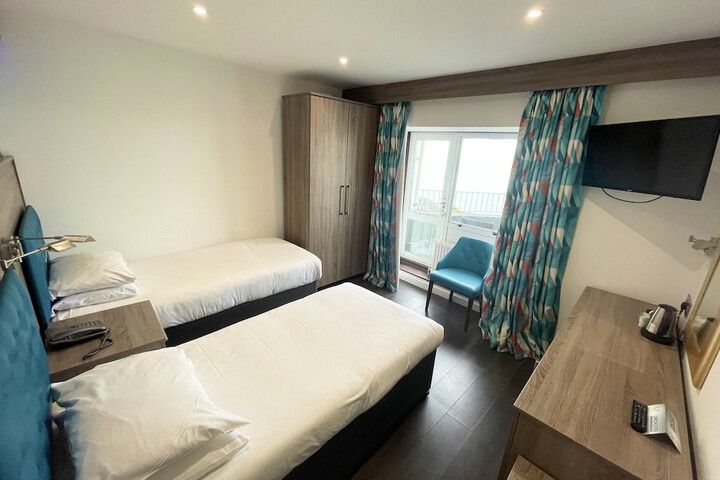 Room 42 of 118