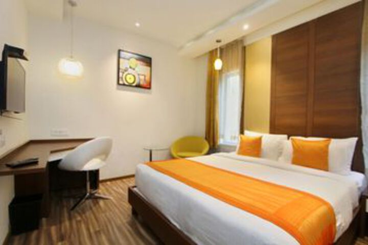 Room 13 of 23