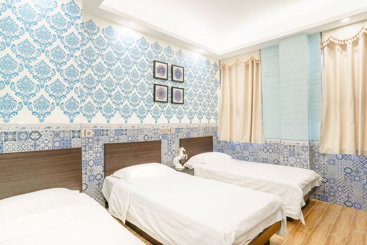 Room 8 of 22
