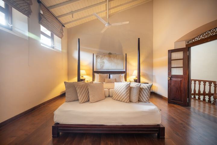Room 10 of 31
