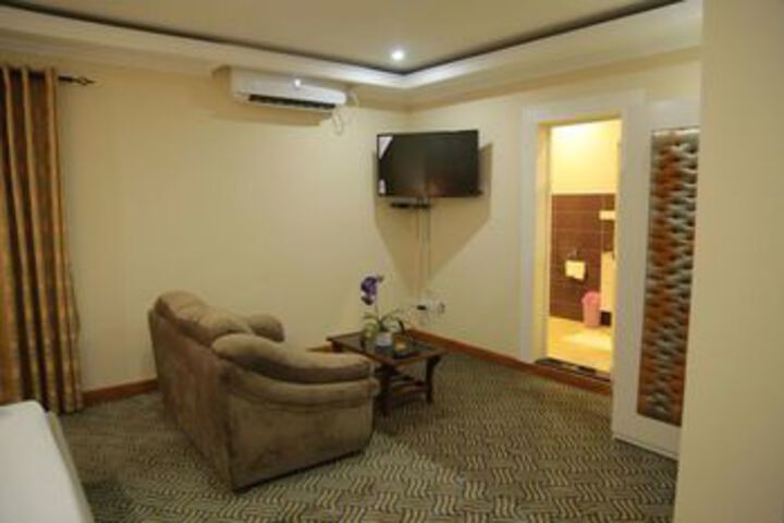 Room 34 of 37