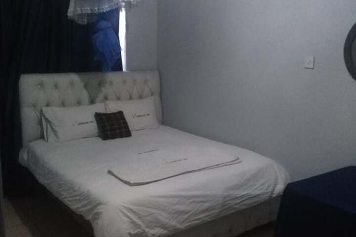 Room 3 of 16
