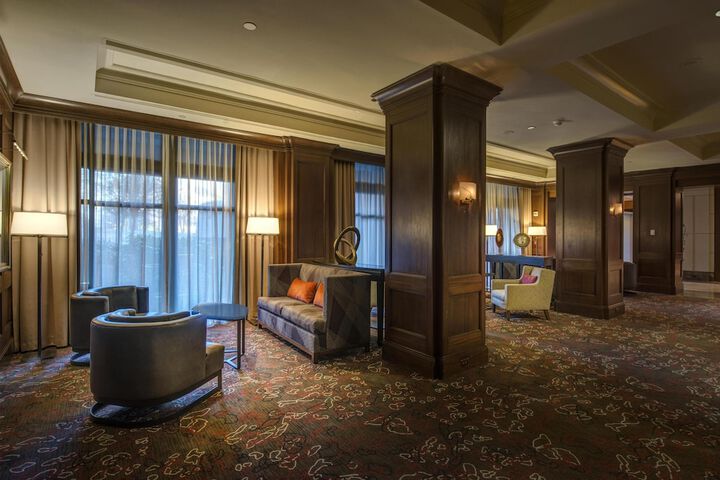 Entrance & Lobby