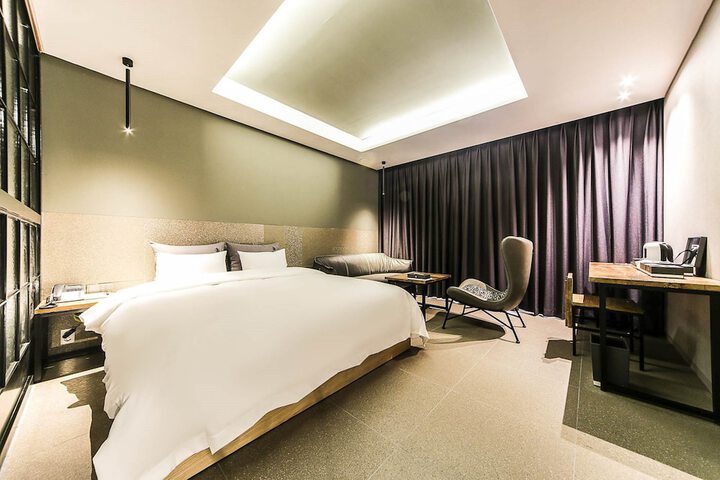 Room 13 of 47