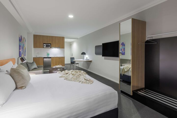Room 18 of 37
