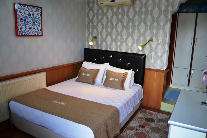 Room 9 of 48