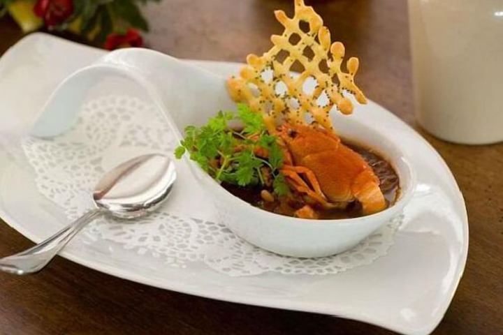 Dining 7 of 17